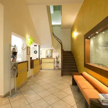 Giulia 3* Lido di Camaiore